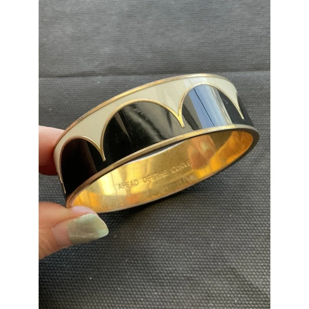 Kate Spade "Ahead of the Curve" hinged bangle bracelet Black & White - Picture 1 of 6